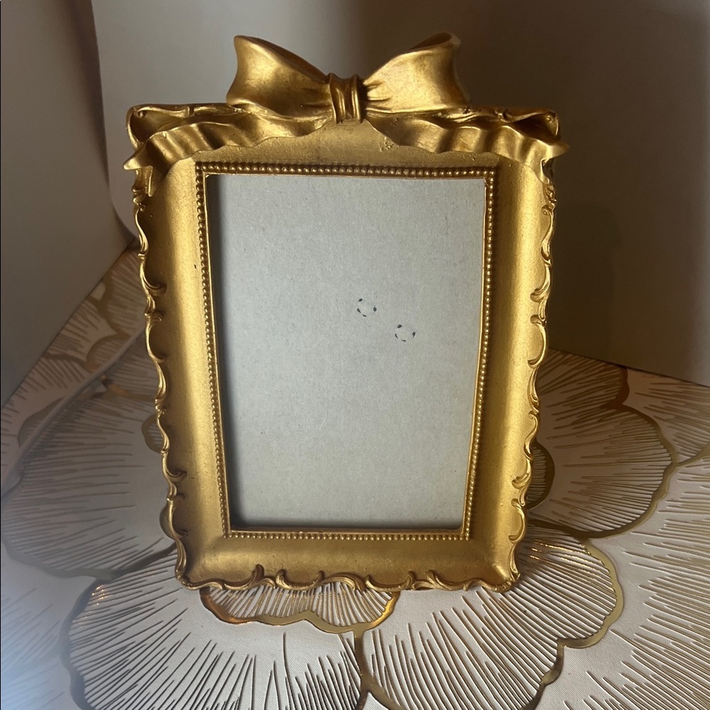 Elegant Gold Picture Frame with Bow Accent For 4x6 pictures - Picture 12 of 16